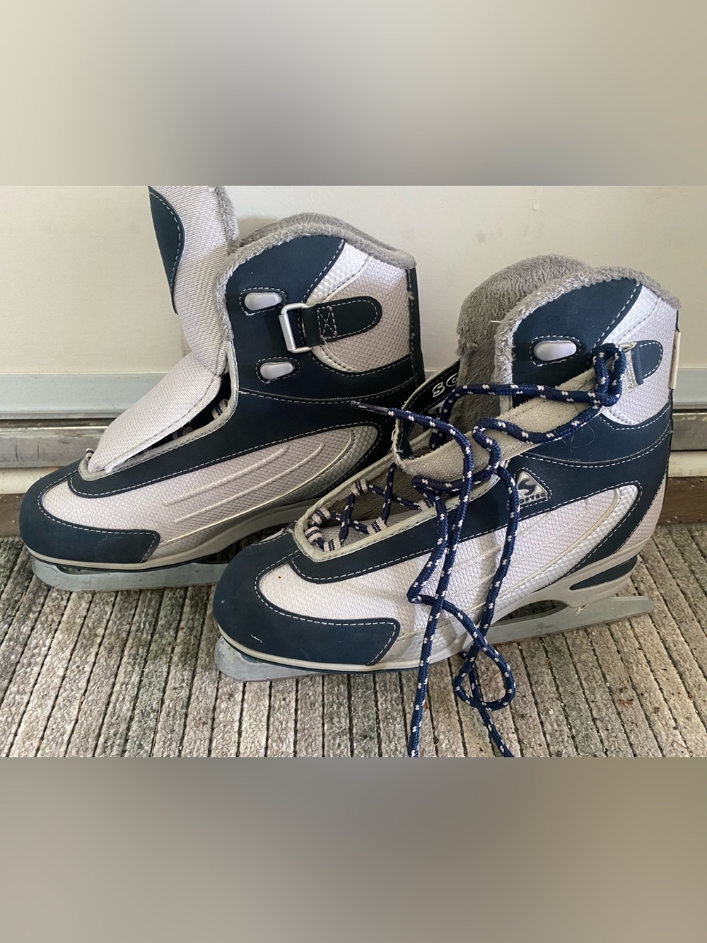 Women’s Ice Skates Sz 8